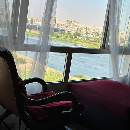 شقه فندقيه بغير مميز علي النيل 501
